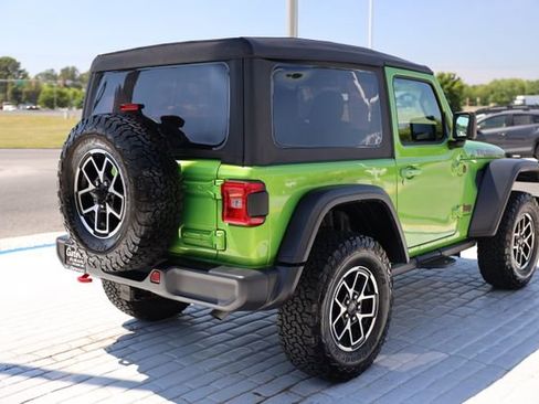 Used 2025 Jeep Wrangler Rubicon w/ Convenience Group AWD/4WD image 5