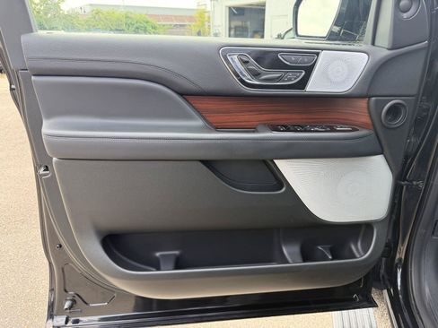 Used 2024 Lincoln Navigator Reserve AWD/4WD image 12