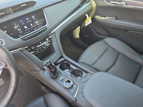 New 2025 Cadillac XT6 Luxury FWD image 28