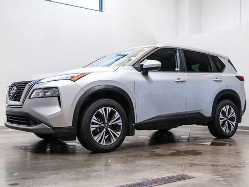 Used 2023 Nissan Rogue SV AWD/4WD image 3