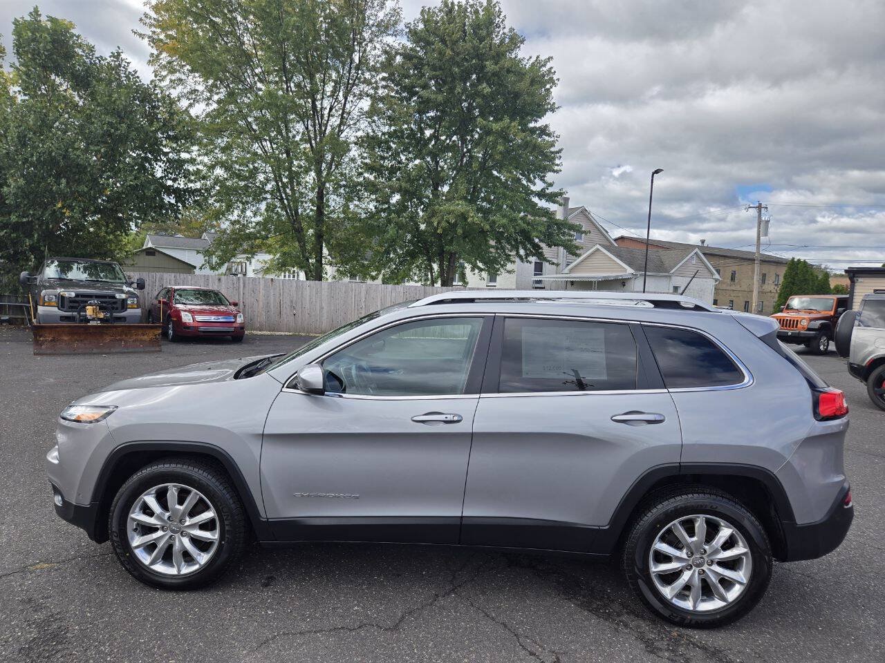 Used 2015 Jeep Cherokee Limited w/ Technology Group AWD/4WD image 9