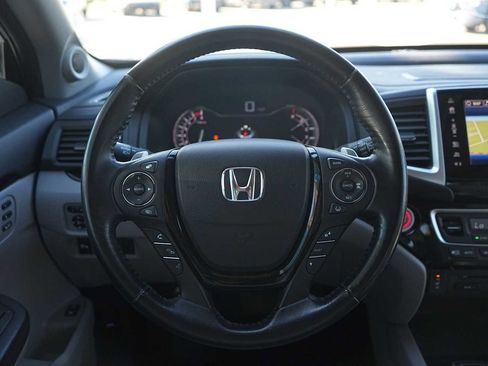 Used 2018 Honda Pilot Touring image 16
