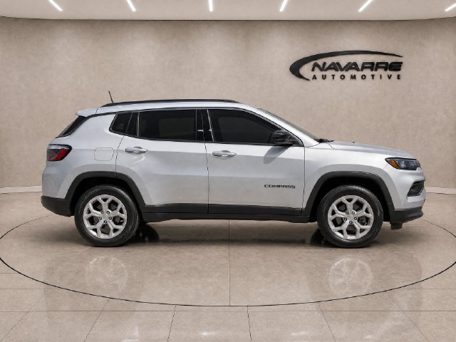 Used 2024 Jeep Compass Latitude AWD/4WD image 5