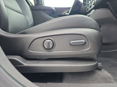 Used 2024 GMC Terrain SLT w/ Infotainment Package II image 36