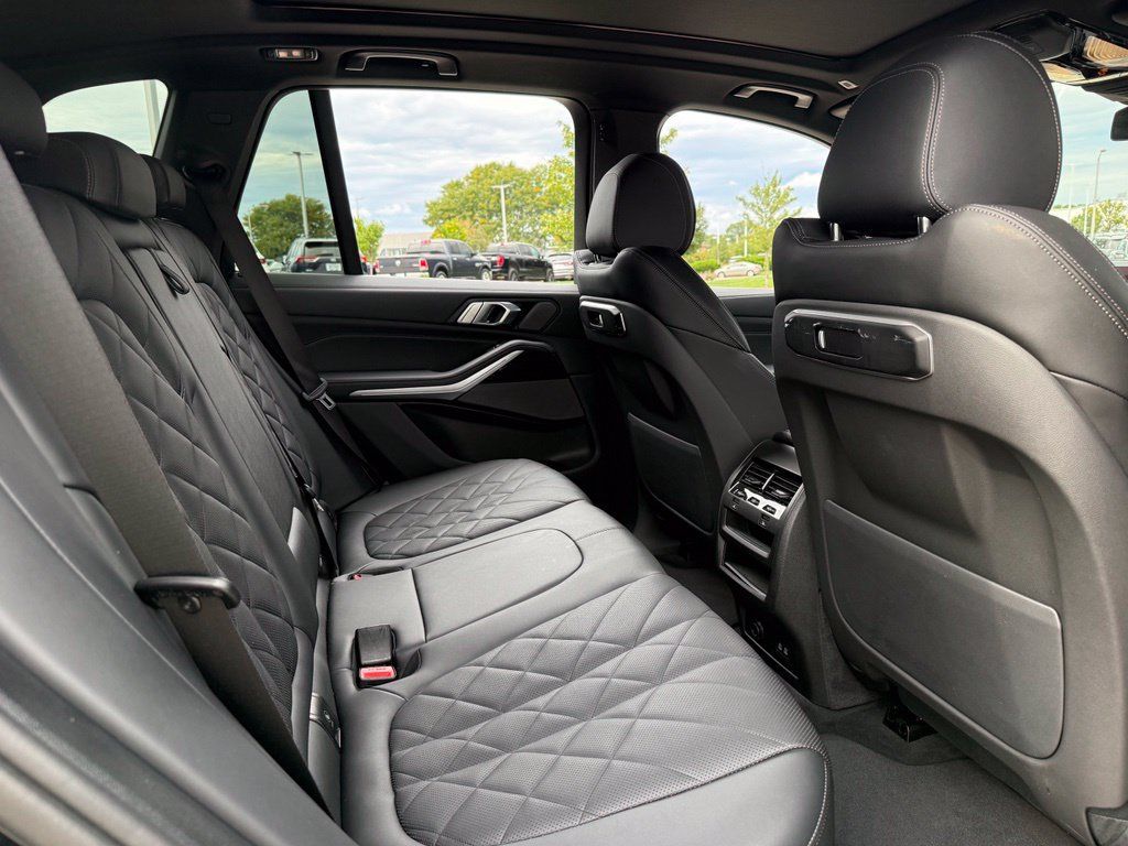 Used 2024 BMW X5 xDrive40i w/ M Sport Package AWD/4WD image 35