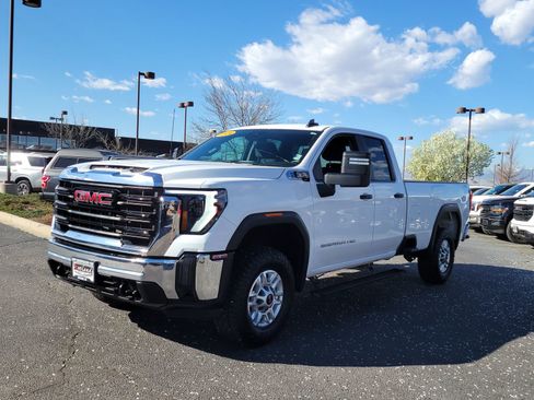 Used 2024 GMC Sierra 2500 Pro w/ Convenience Package AWD/4WD image 4