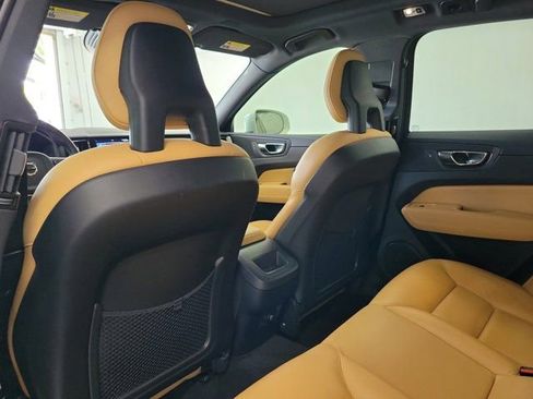 Used 2018 Volvo XC60 T6 Momentum w/ Convenience Package AWD/4WD image 13