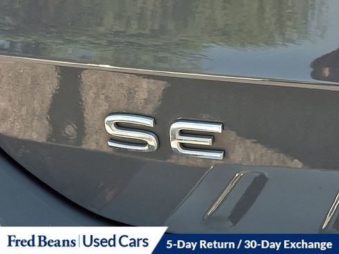 Certified 2023 Volkswagen Taos SE w/ Panoramic Sunroof Package AWD/4WD image 33