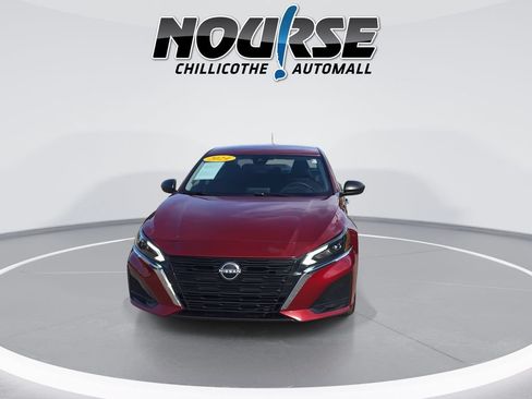 Used 2024 Nissan Altima 2.5 SV FWD image 3