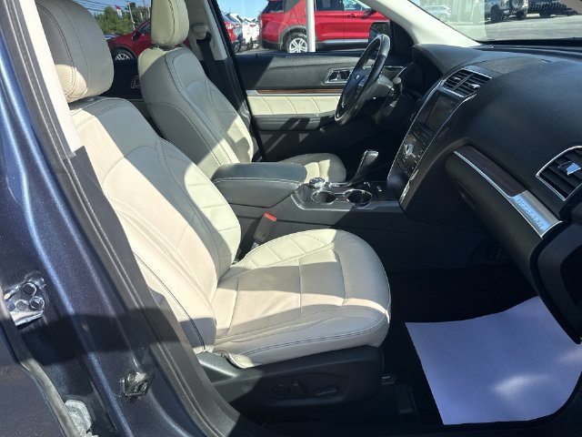 Used 2019 Ford Explorer Limited w/ Limited Luxury Package AWD/4WD image 35