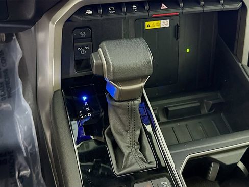 Used 2024 Toyota Tundra Limited AWD/4WD image 10
