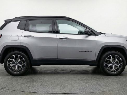 Used 2025 Jeep Compass Limited image 11