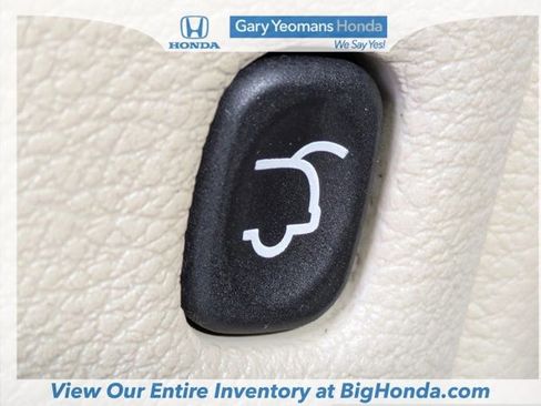 Used 2017 Jeep Grand Cherokee Overland w/ Jeep Active Safety Group image 17