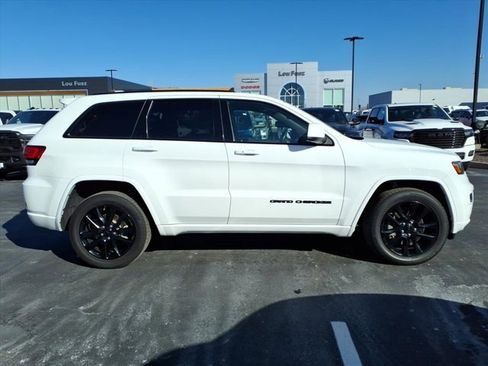 Used 2021 Jeep Grand Cherokee Laredo X image 28