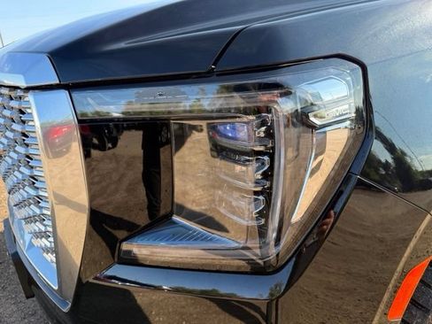 Used 2024 GMC Yukon XL Denali w/ Denali Reserve Package AWD/4WD image 10