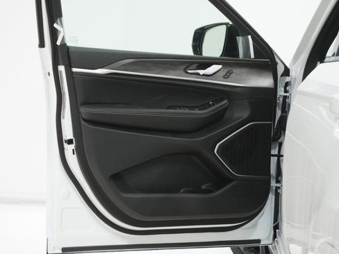 New 2026 Jeep Grand Cherokee Limited image 14