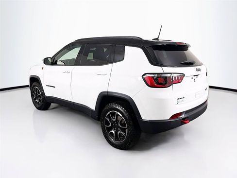 Used 2025 Jeep Compass Trailhawk AWD/4WD image 5