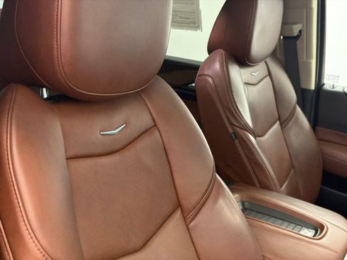 Used 2018 Cadillac Escalade Luxury RWD image 14