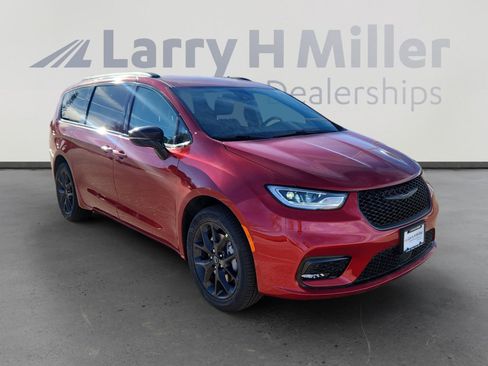 New 2026 Chrysler Pacifica Select image 8