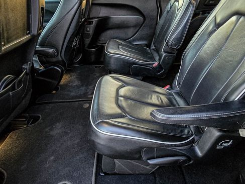 Used 2019 Chrysler Pacifica Limited w/ S Appearance Package image 23