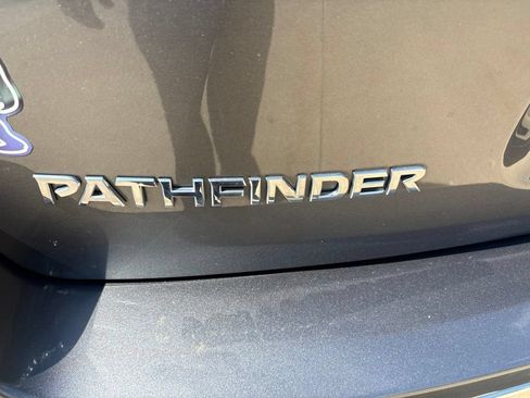 Used 2018 Nissan Pathfinder SV AWD/4WD image 23