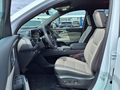 New 2026 Chevrolet Traverse LT w/ Driver Confidence Package AWD/4WD image 15