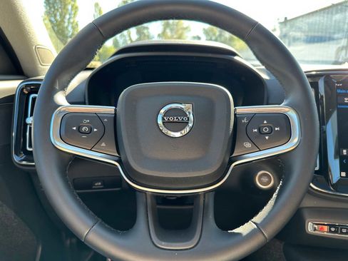 Used 2025 Volvo XC40 B5 Plus w/ Climate Package image 23