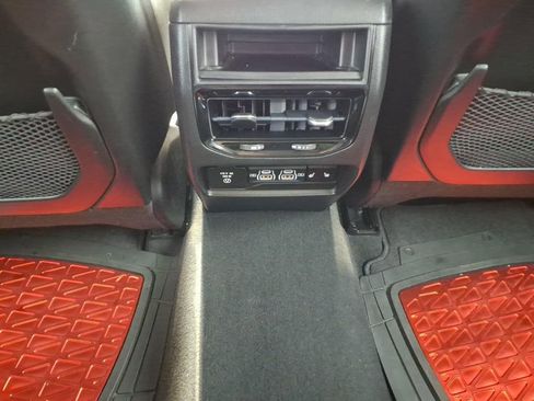 Used 2023 Jeep Grand Cherokee Limited RWD image 13