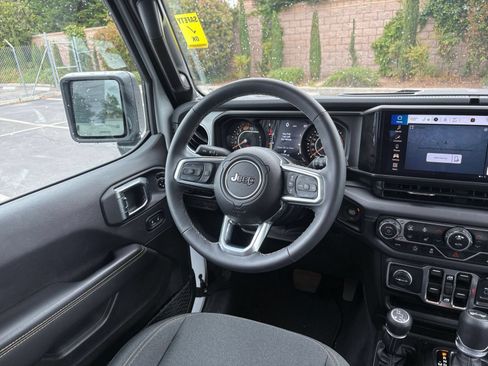 Used 2025 Jeep Wrangler Unlimited Sahara AWD/4WD image 34