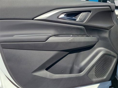 New 2026 Chevrolet Equinox EV LT image 18