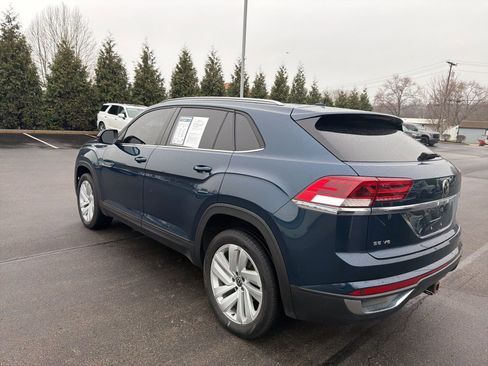 Used 2021 Volkswagen Atlas Cross Sport SE w/ Panoramic Sunroof Package image 3