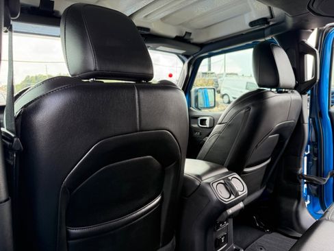 Used 2021 Jeep Wrangler Unlimited Sahara w/ Dual Top Group image 18