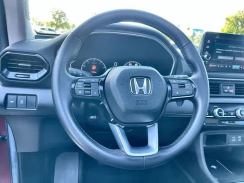 Used 2025 Honda Pilot Touring image 17