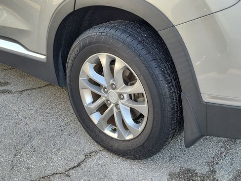 Used 2020 Hyundai Santa Fe SEL FWD image 10