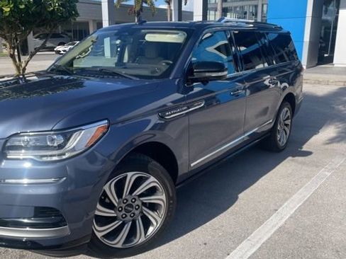 Used 2023 Lincoln Navigator L Reserve image 1