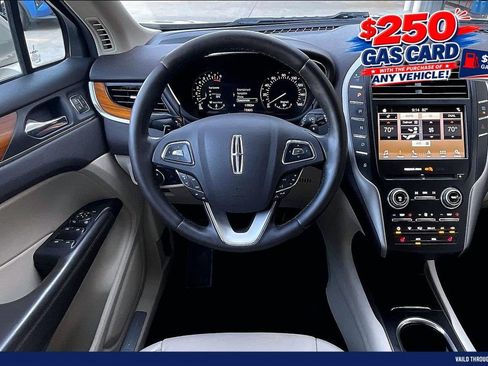 Used 2017 Lincoln MKC Select w/ Select Plus Package AWD/4WD image 5