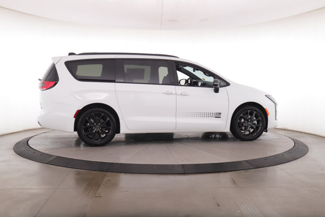 New 2027 Chrysler Pacifica Select FWD image 6