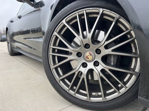 Used 2022 Porsche Panamera Platinum Edition image 6