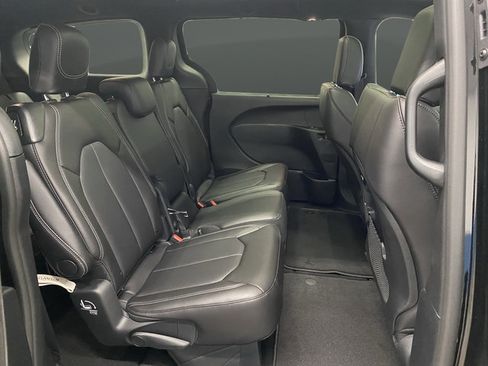 New 2026 Chrysler Pacifica Select w/ S Appearance Package FWD image 32