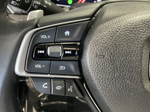 Used 2018 Honda Accord Touring image 31