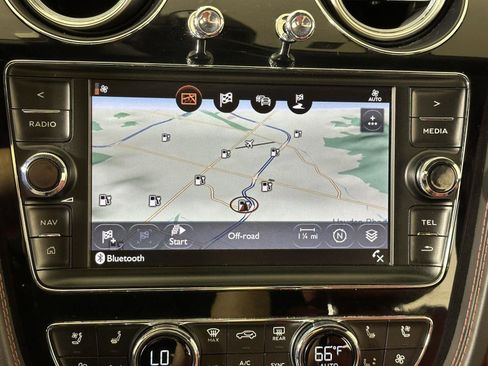 Used 2017 Bentley Bentayga image 16