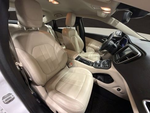 Used 2017 Chrysler 200 Limited Platinum w/ Comfort & Convenience Group image 19