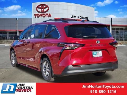 New 2026 Toyota Sienna XLE FWD image 5