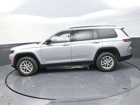 New 2025 Jeep Grand Cherokee L Laredo image 4