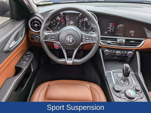 Used 2019 Alfa Romeo Giulia AWD image 17