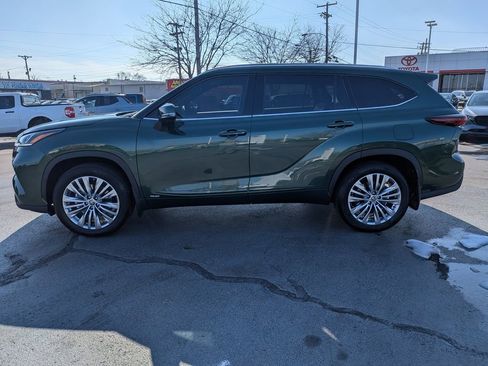 Certified 2025 Toyota Highlander Platinum image 4