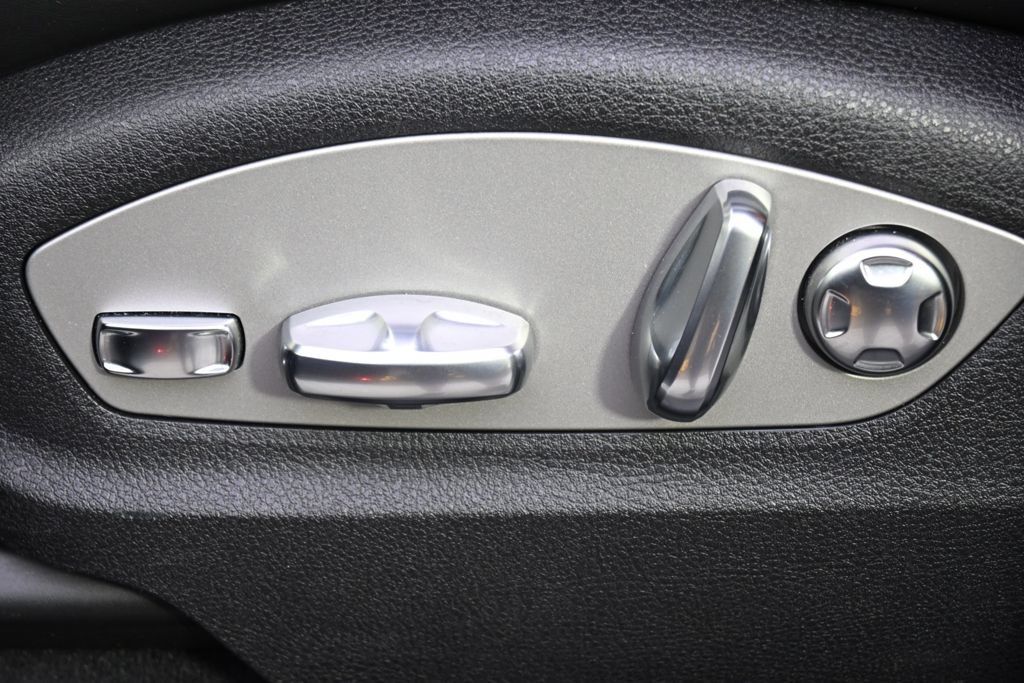 Used 2021 Porsche Macan AWD/4WD image 14