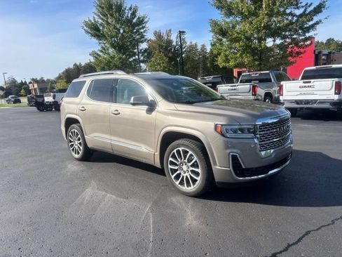 Used 2022 GMC Acadia Denali w/ Denali Ultimate Package AWD/4WD image 4