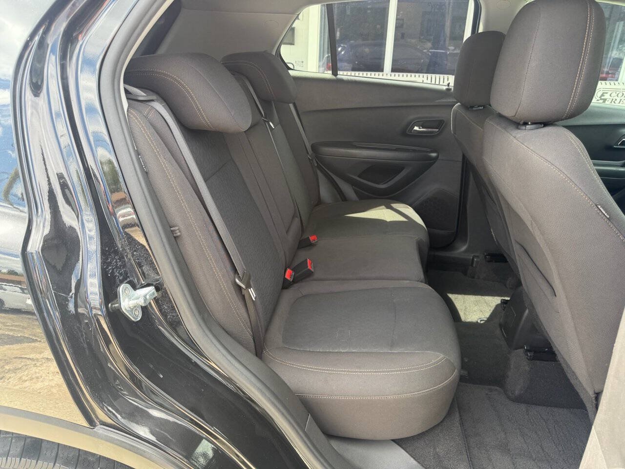 Used 2022 Chevrolet Trax LS w/ Tint and Cruise Package AWD/4WD image 5