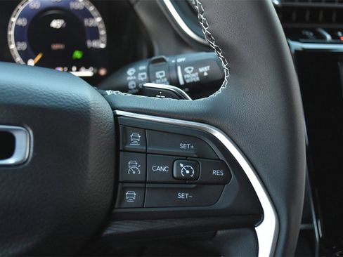 Used 2024 Jeep Grand Cherokee Altitude image 19